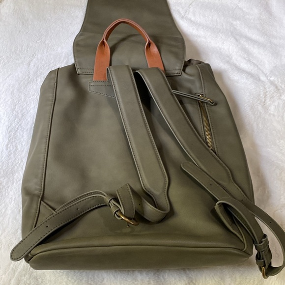 Universal Thread Backpack - Picture 5 of 7